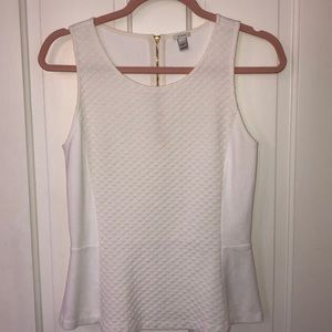 J.CREW white tank with 2D white dots or bubbles